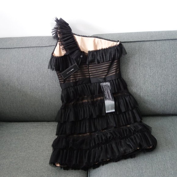 BCBG MAXAZRIA GEI63M77-001 032018 "RENA" BLACK SIZE 6 DRESS *NEW WITH TAGS* - Picture 1 of 14